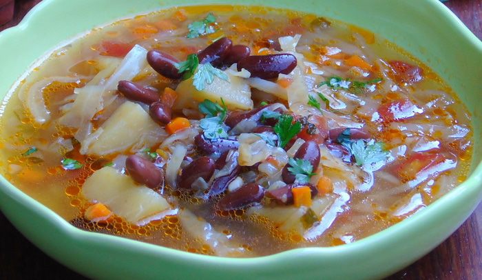 Суп с карри, капустой и фасолью