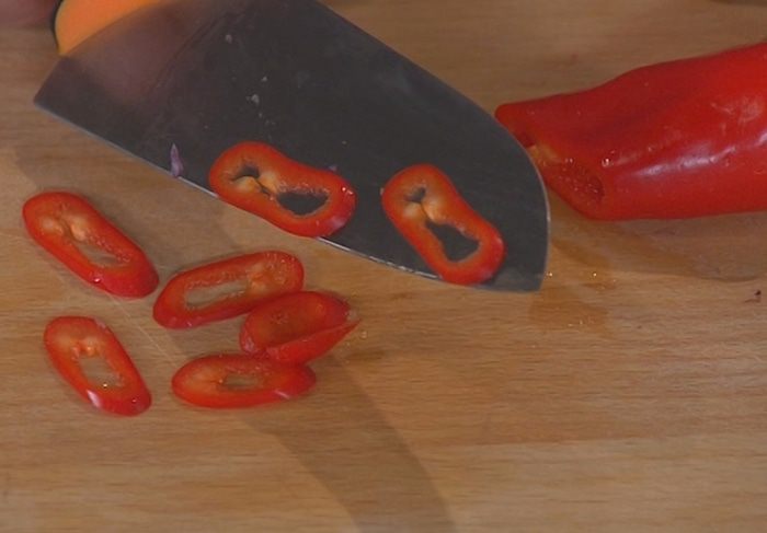 Салат с булгуром, зеленым горошком и мятой