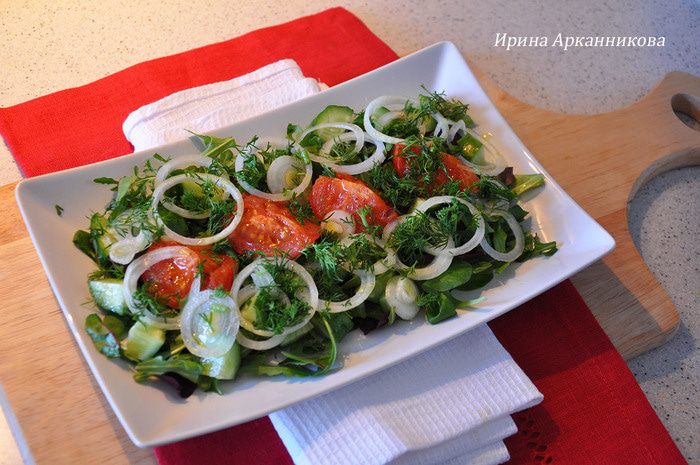 Салатный микс с теплыми помидорами