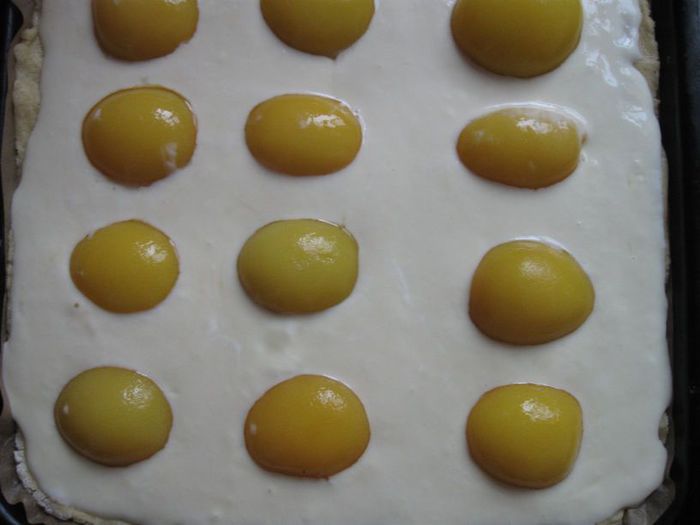  Пирог с творогом и персиками