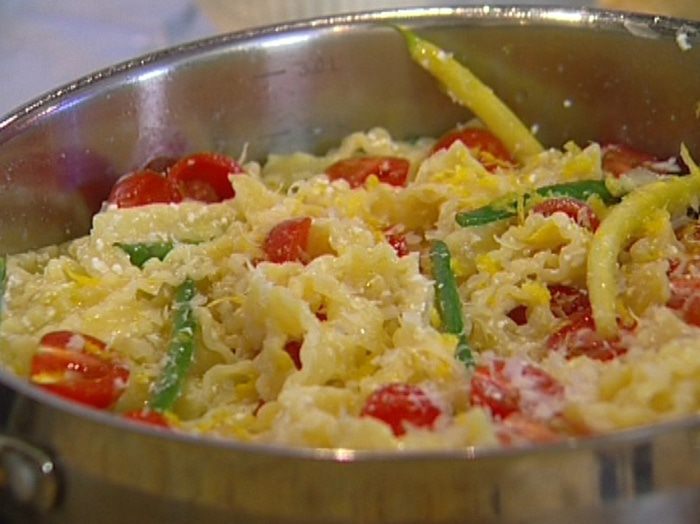 Макароны со стручковой фасолью и помидорами