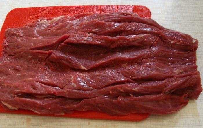 Пикантный рулет из вырезки