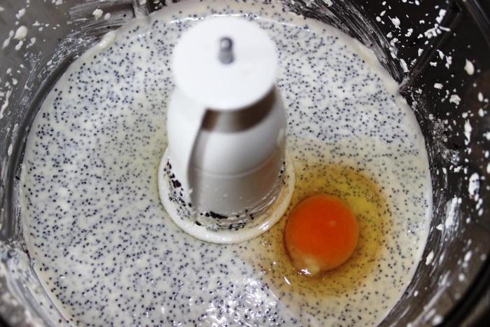 Маковый чизкейк под лимонно-сметанным топпингом