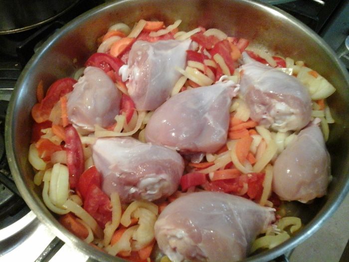 Куриные голени с овощами