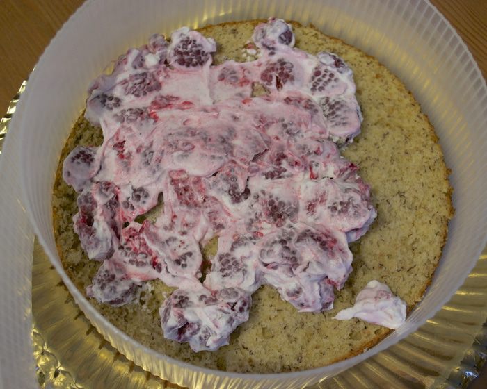 Фруктовый торт с шоколадной глазурью