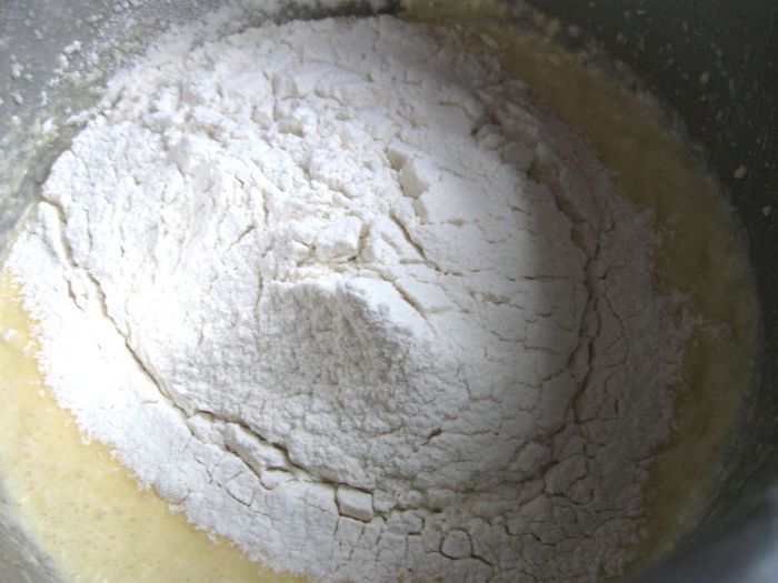 Пирог со сливами