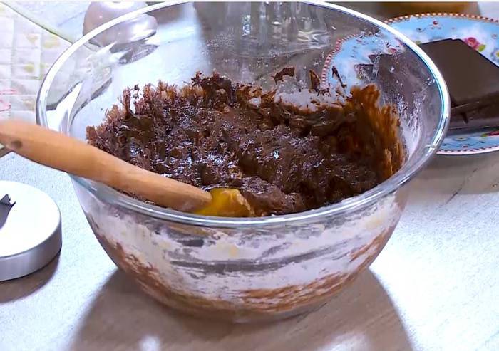 Шоколадный пирог с арахисом 