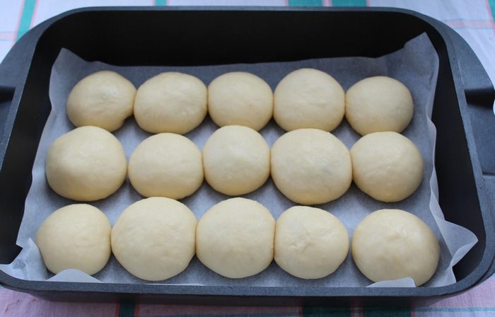 Ванильные сдобные булочки с джемом