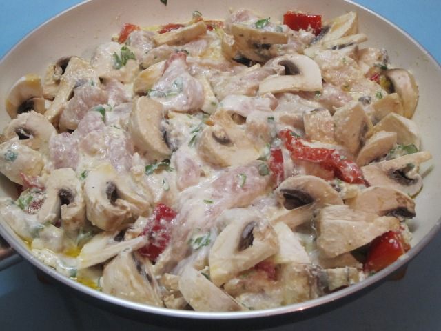 Фрикасе из курицы с грибами