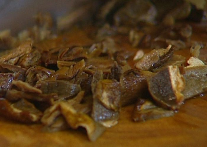 Суп-пюре из чечевицы и фасоли с трюфелем