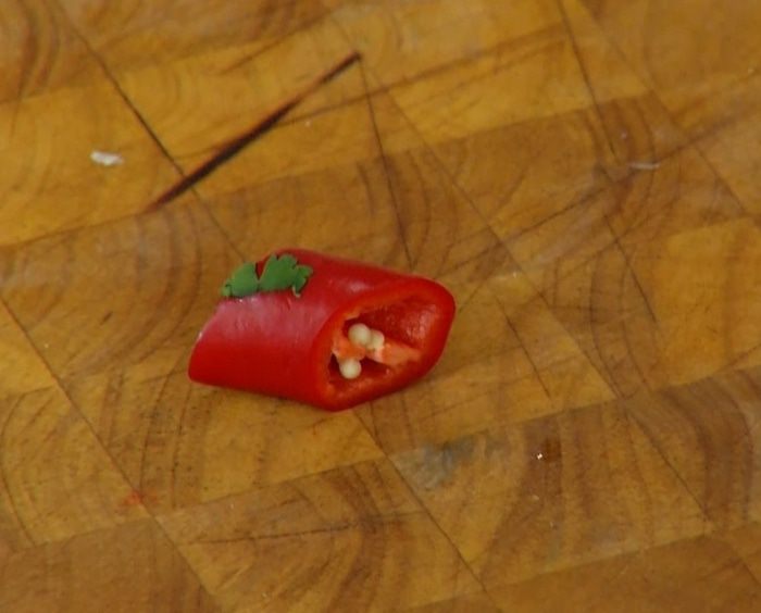 Свинина, томленная с оливками, розмарином и анчоусами