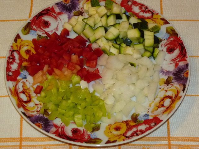 Запеченная полента с овощами
