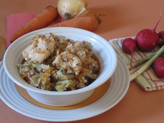 Гречка с курицей и капустой