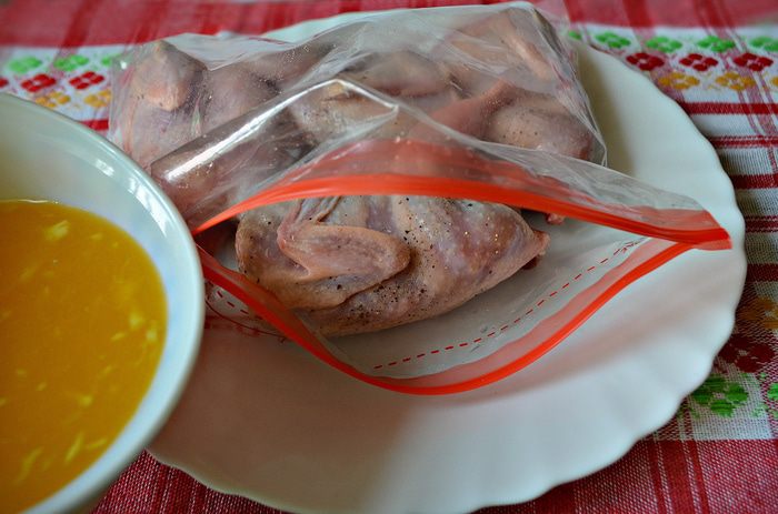 Перепела, фаршированные кускусом и запеченные в апельсиновом фреше 