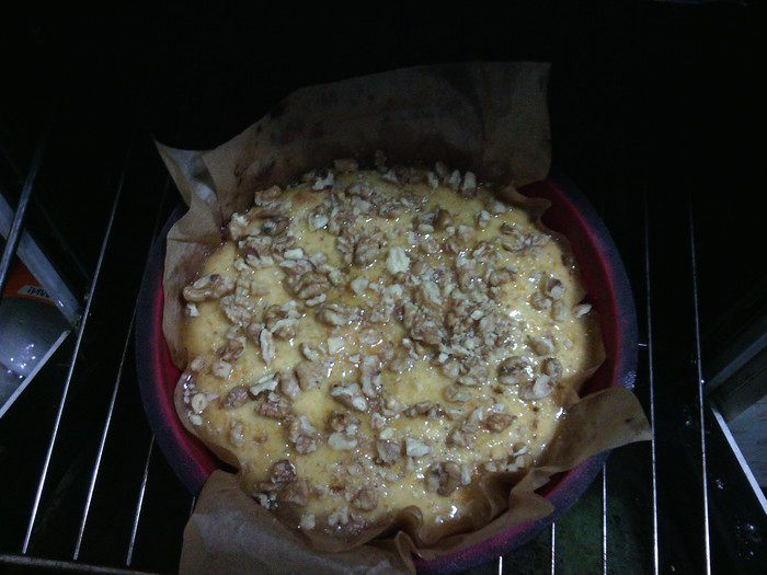 Тыквенный пирог с лимонной заливкой и орехами