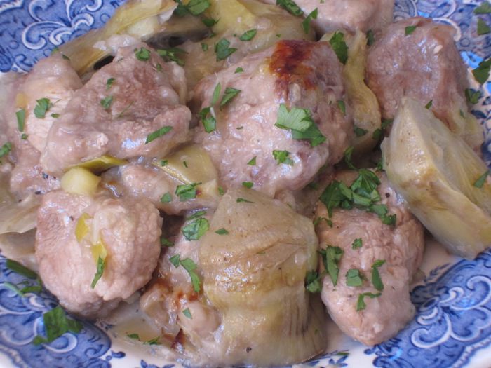 Свинина с артишоками и луком-пореем