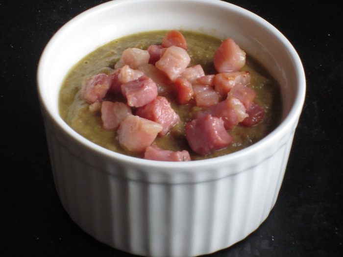 Суп-крем из чечевицы  под хрустящей корочкой