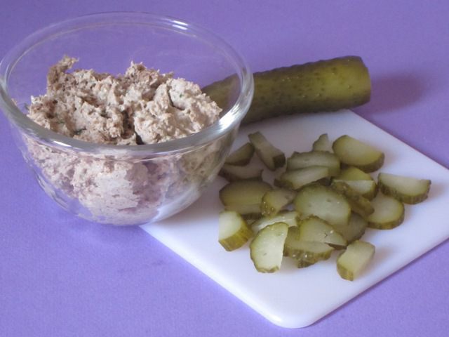 Мясной слоеный салат