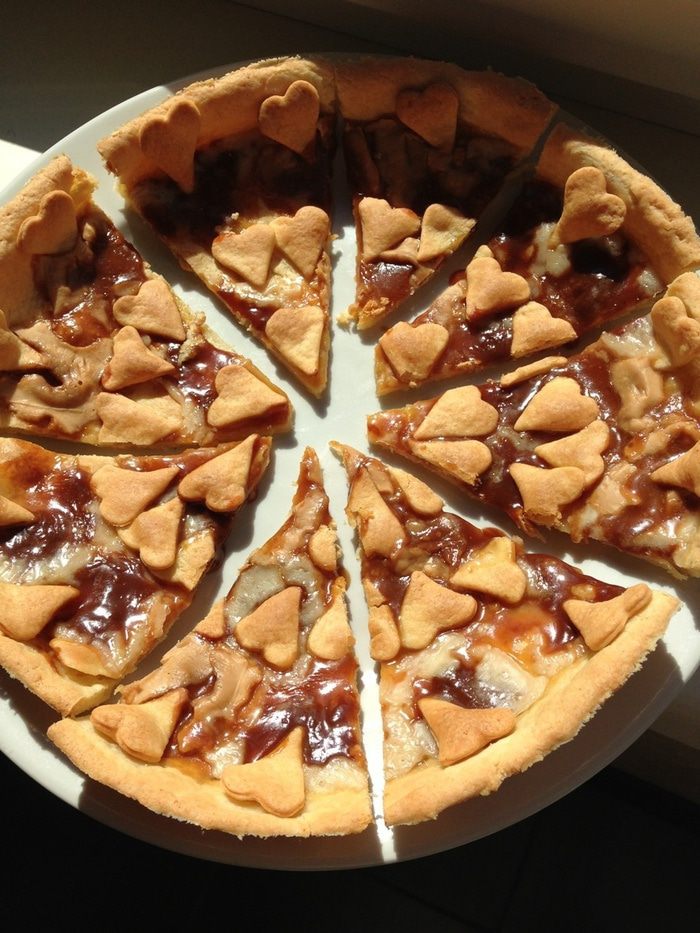 Тарт из творожного теста с карамельками