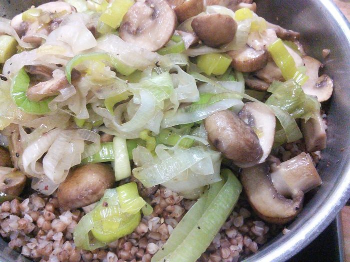 Гречневая каша с шампиньонами в мясном хлебце 