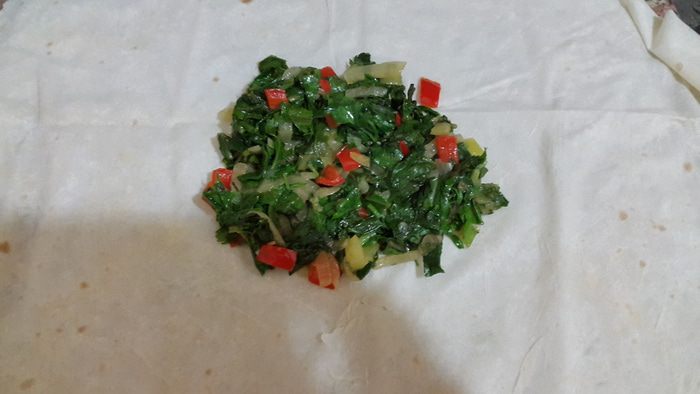 Конвертики с мангольдом, болгарским перцем и зеленью