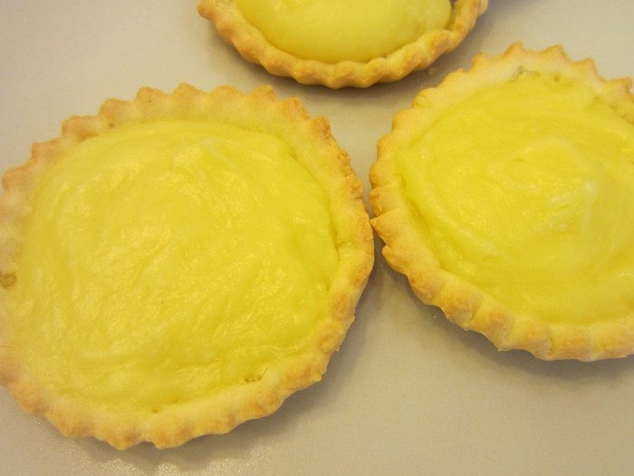 Корзинки с ананасами