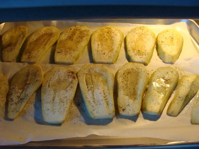 Мясные рулеты с баклажаном и адыгейским сыром