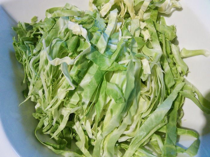 Капустный салат с манго 