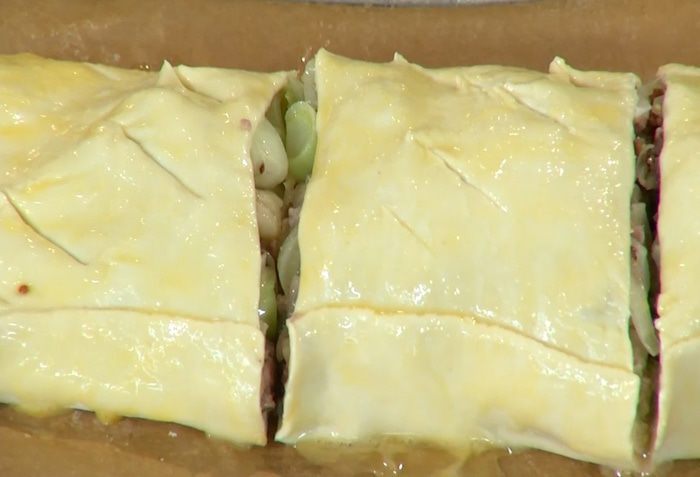 Рулетики со свининой и яблоками 