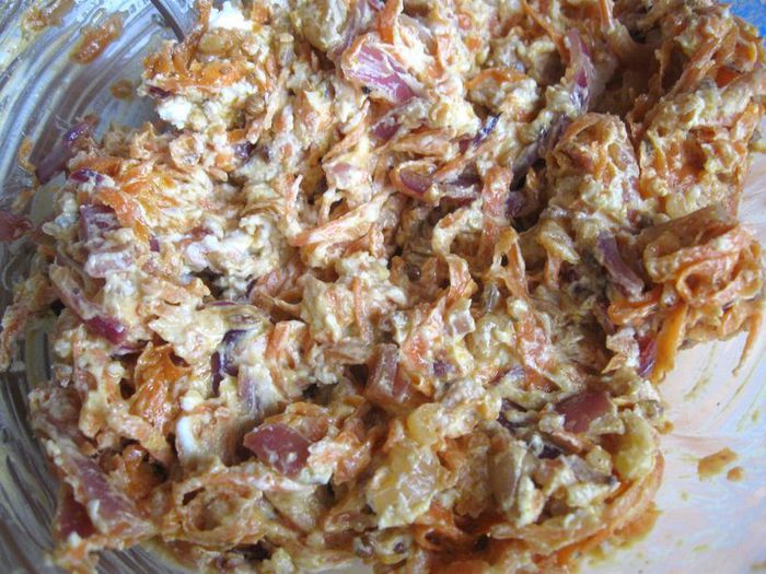 Рулетики из кабачков с морковью и сливочным сыром