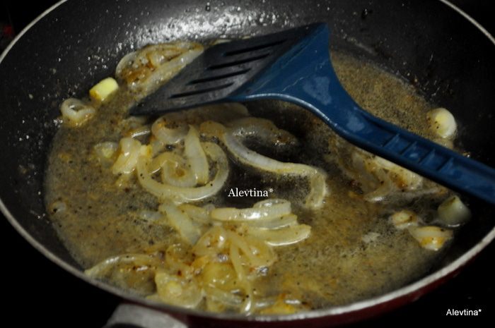 Куриный салат с беконом в чашах