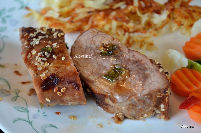 Маринованное свиное филе с кунжутом