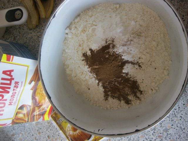 Банановые маффины с корицей