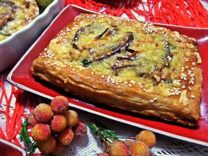 Слойки с картошкой и лососем