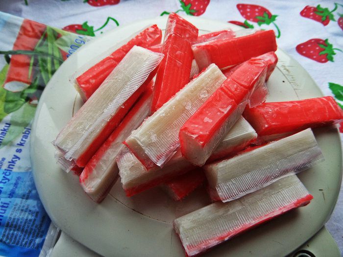 Салат из овощей с пастой и сырными шариками