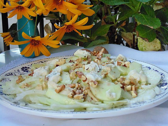 Салат с фенхелем и голубым сыром