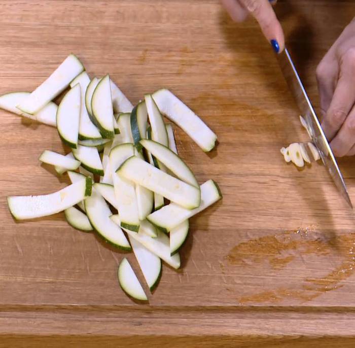 Кускус с овощами и миндальным песто 
