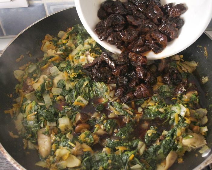 Жаркое из фаршированной курицы