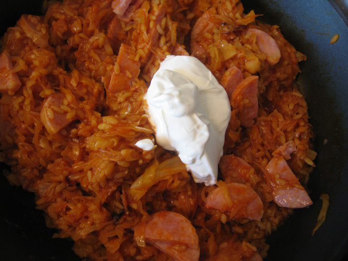 Лаханоризо с колбасками