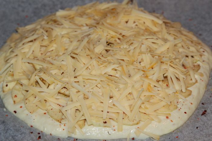 Лепешка с яблоком и сыром