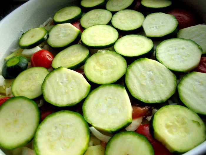 Овощи под сырной крошкой