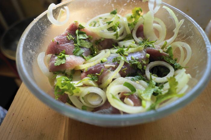 Свинина в нежном лимонном маринаде с картофельным дольками в итальянском стиле