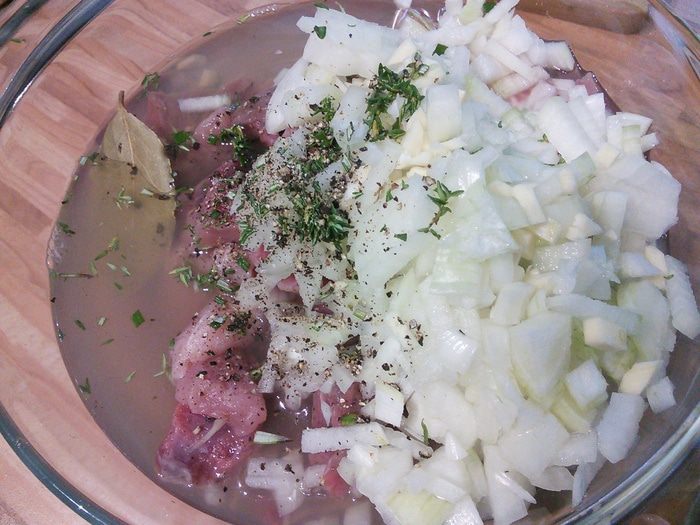Слоёное рагу из мяса и овощей под хлебной корочкой (Baeckeoffe) 