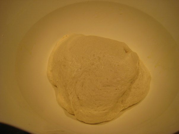 Пицца с тунцом и красным луком