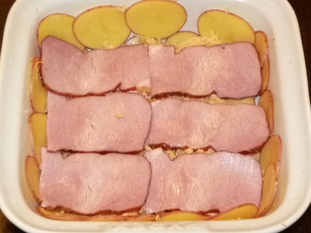 Овощная запеканка с ветчиной и розмарином