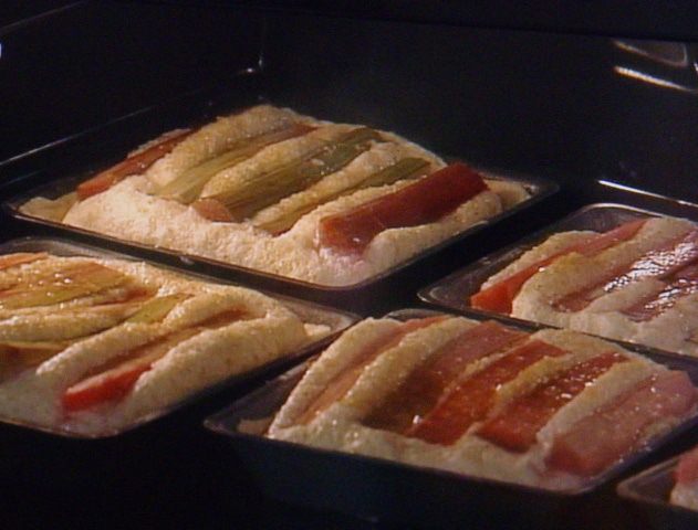 Творожные пироги с ревенем