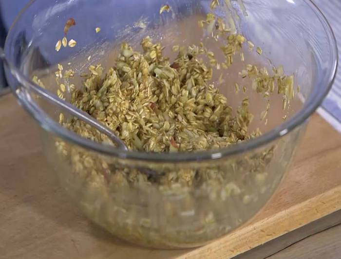 Пряные овсяные квадратики с финиками 