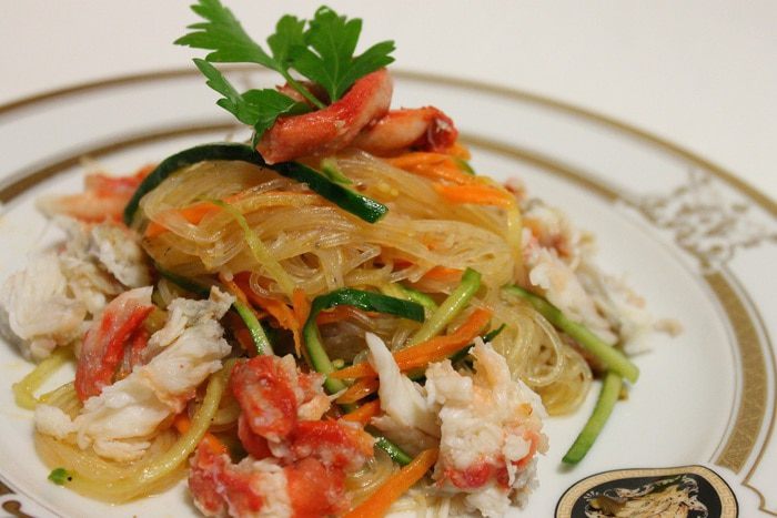Фунчоза с овощами и мясом краба