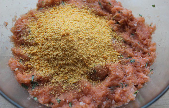 Кебаб из лосося  с тархуном и винным соусом