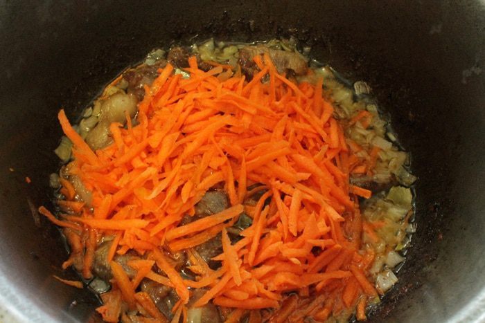 Пшеничная каша с мясом и тыквой